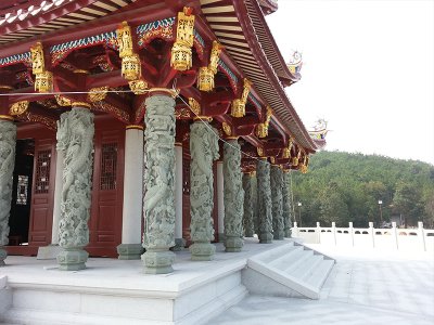 寺院走廊石龙柱